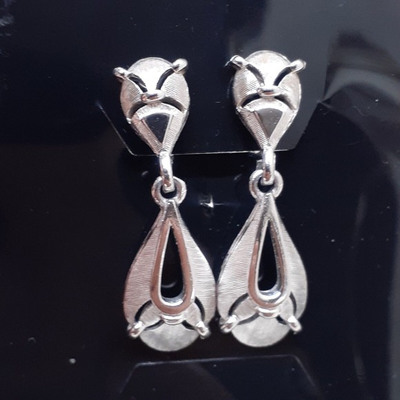 Vintage Crown Trifari Earrings Signed Clip On Silver Tone Dangle - Picture 3 of 16